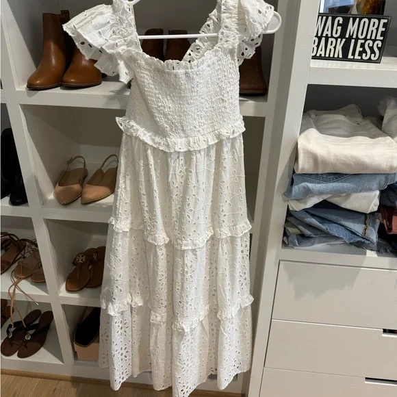 Elegant White Lace Dress - Picture 1 of 2